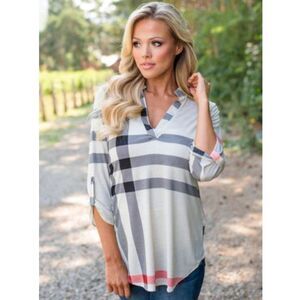 NWT White Gray & Red Crazy in Love Plaid V-Neck Top Size Large